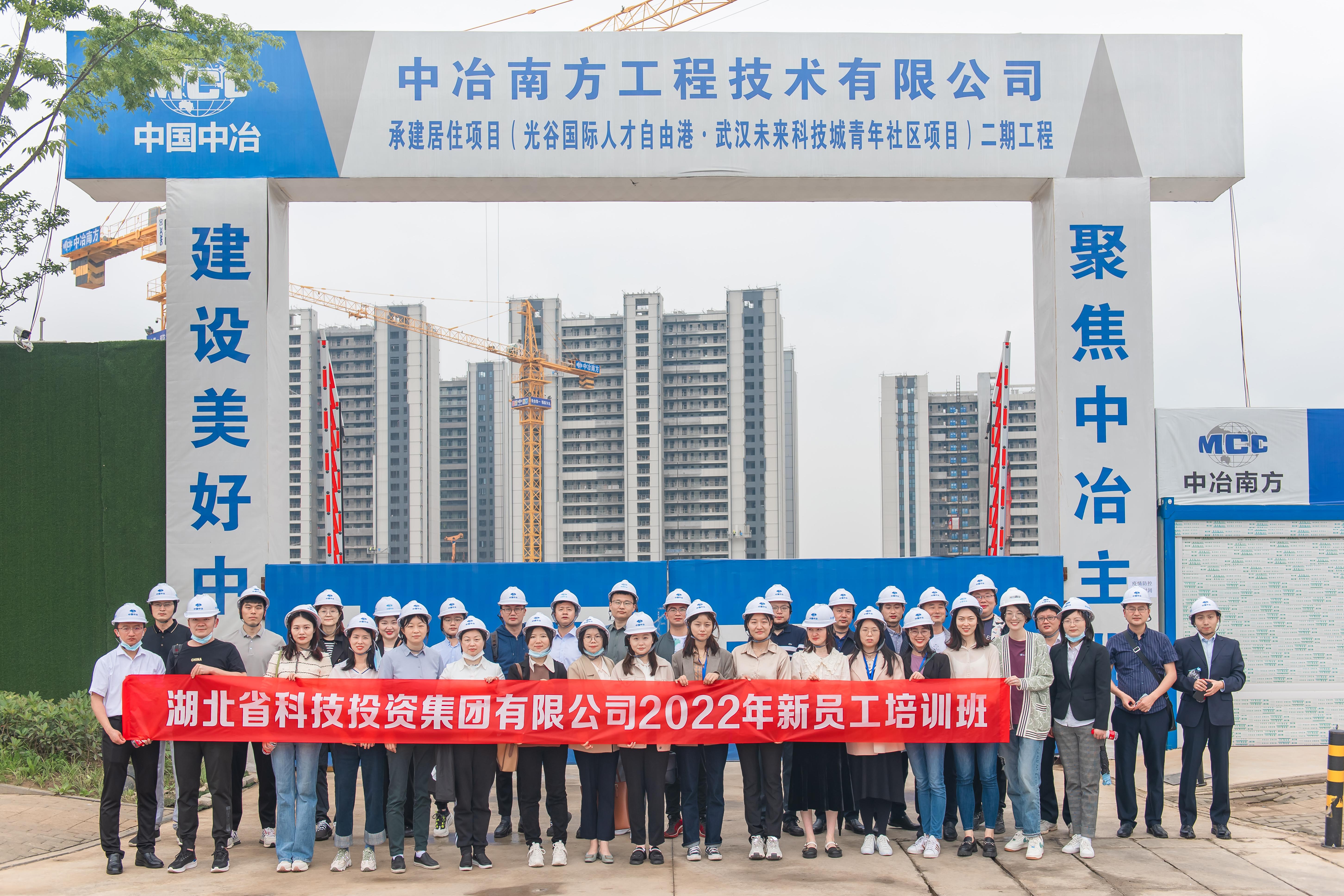 華為人才公寓 合影.jpg